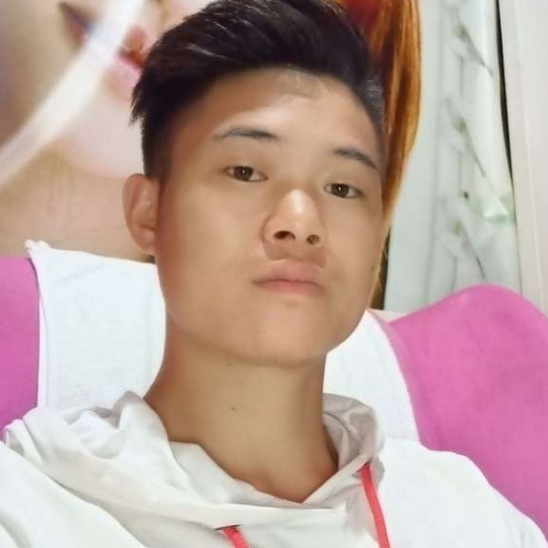 大叔漫步翩飞的照片