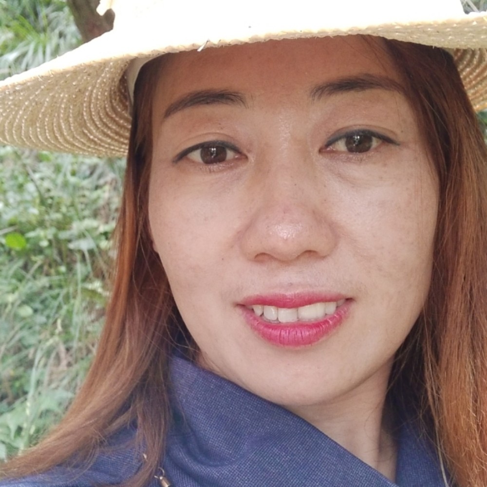 孤心挽手会撒娇的照片