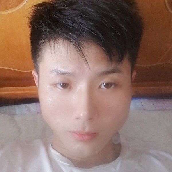 韶华激动的照片
