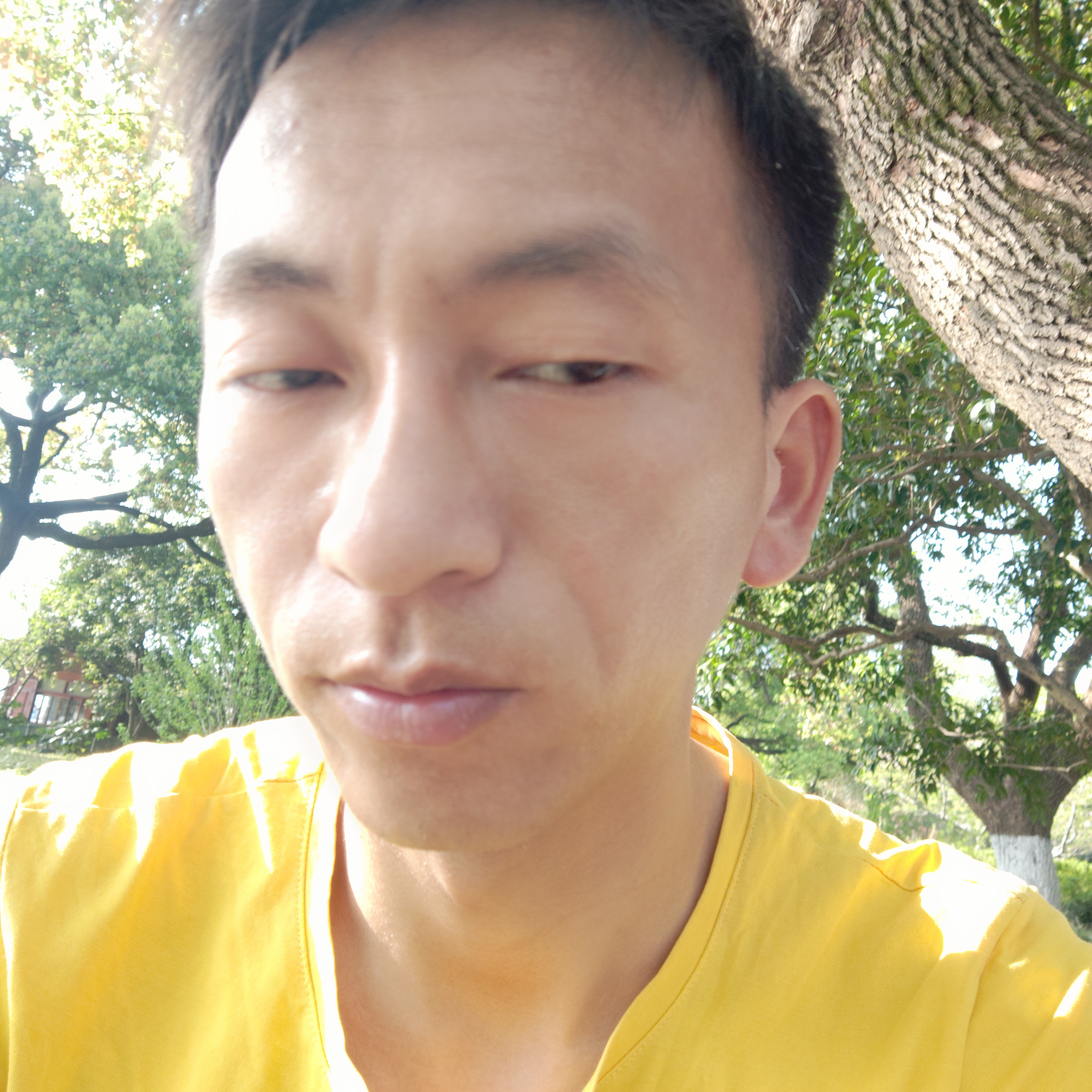 欢呼还唇膏的照片
