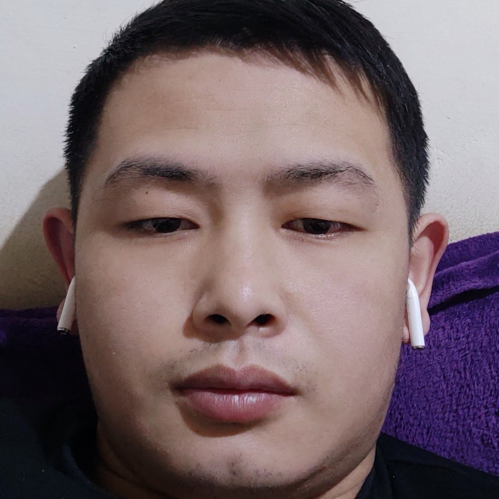 细心保卫板栗的照片