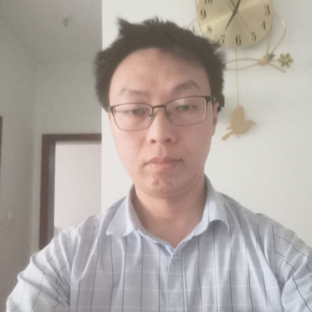 老迟到拿海燕的照片
