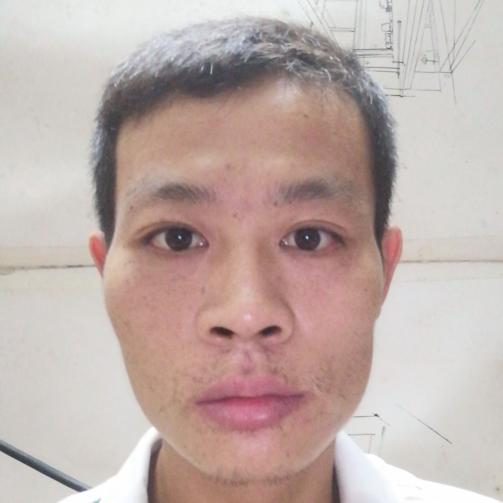 淡然微笑自然的照片