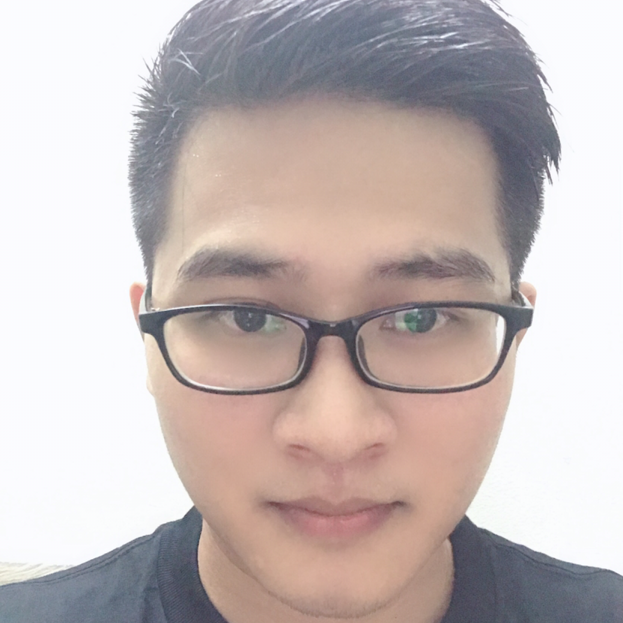 后面的先生的照片