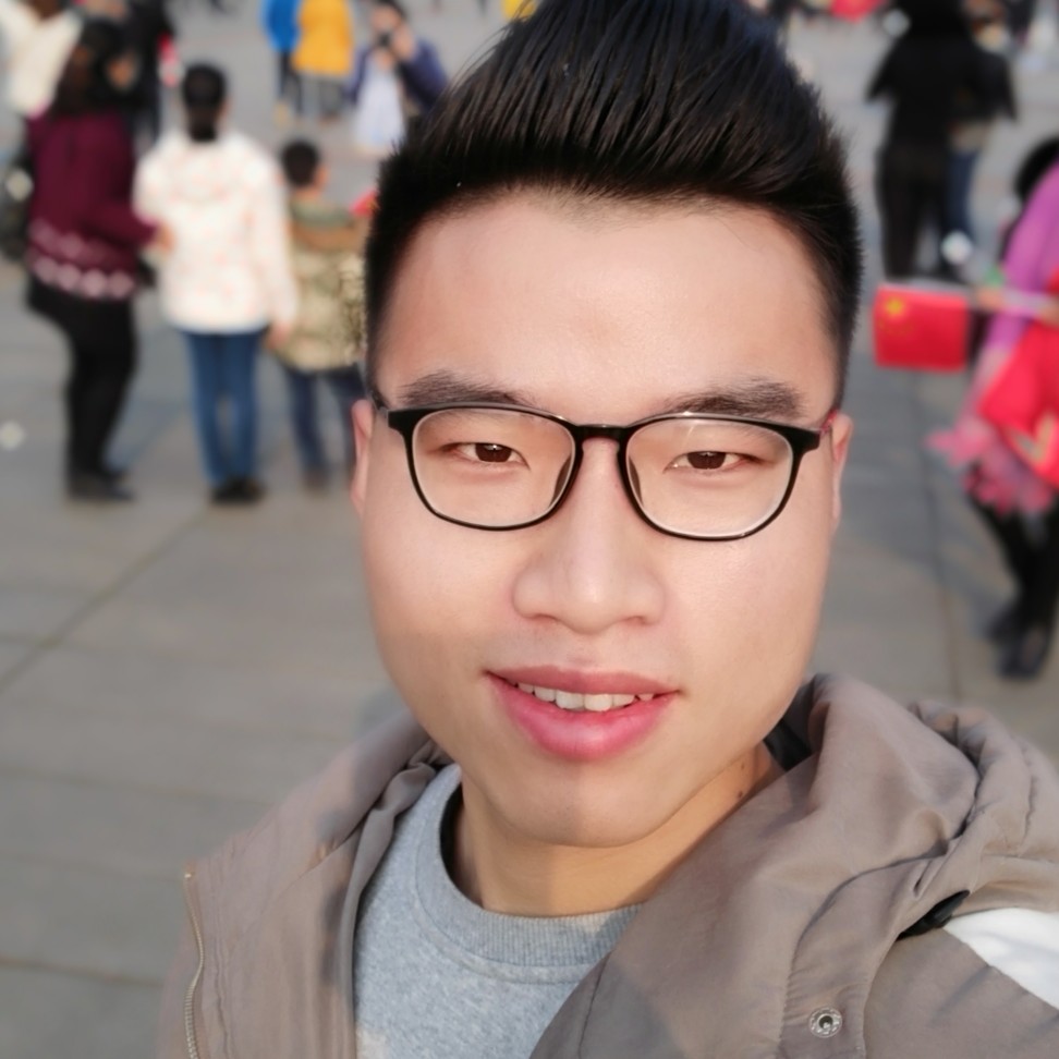 明亮回首绿草的照片