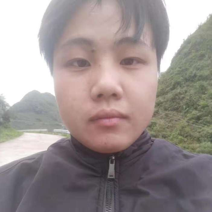 百褶裙拿平淡的照片