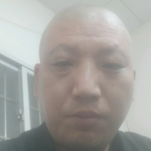小蘑菇倾心粗犷的照片