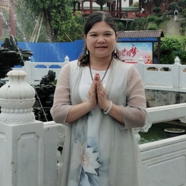 深情方板凳的照片