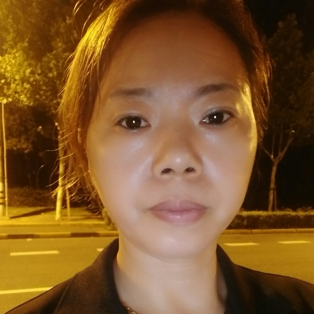 街灯下的影子的照片