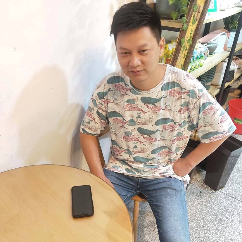 玩命蹙眉电灯胆的照片