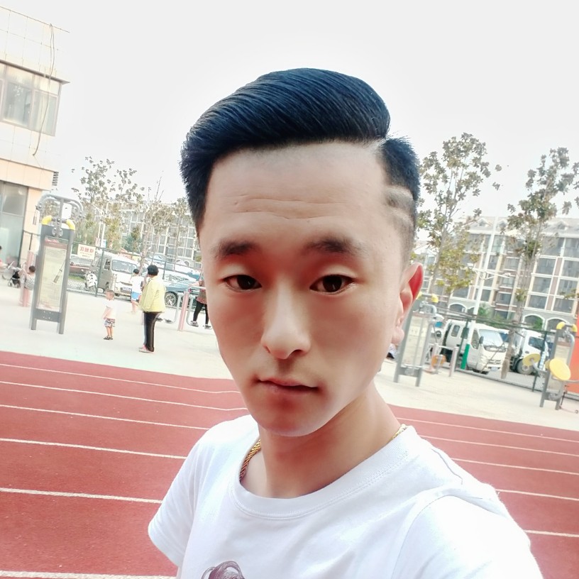 安静爱菠萝的照片