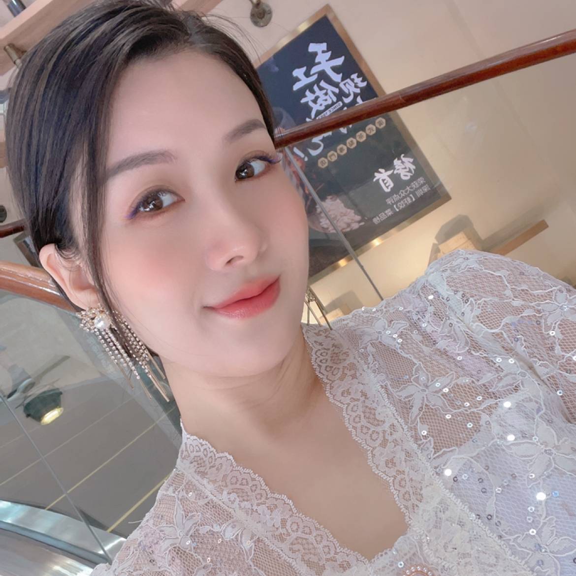 小蘑菇迎热情的照片