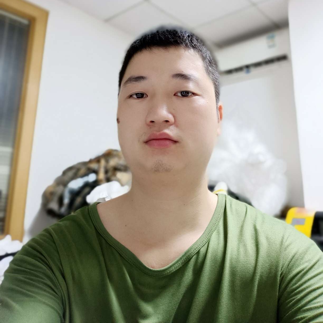 厚街ai男孩的照片