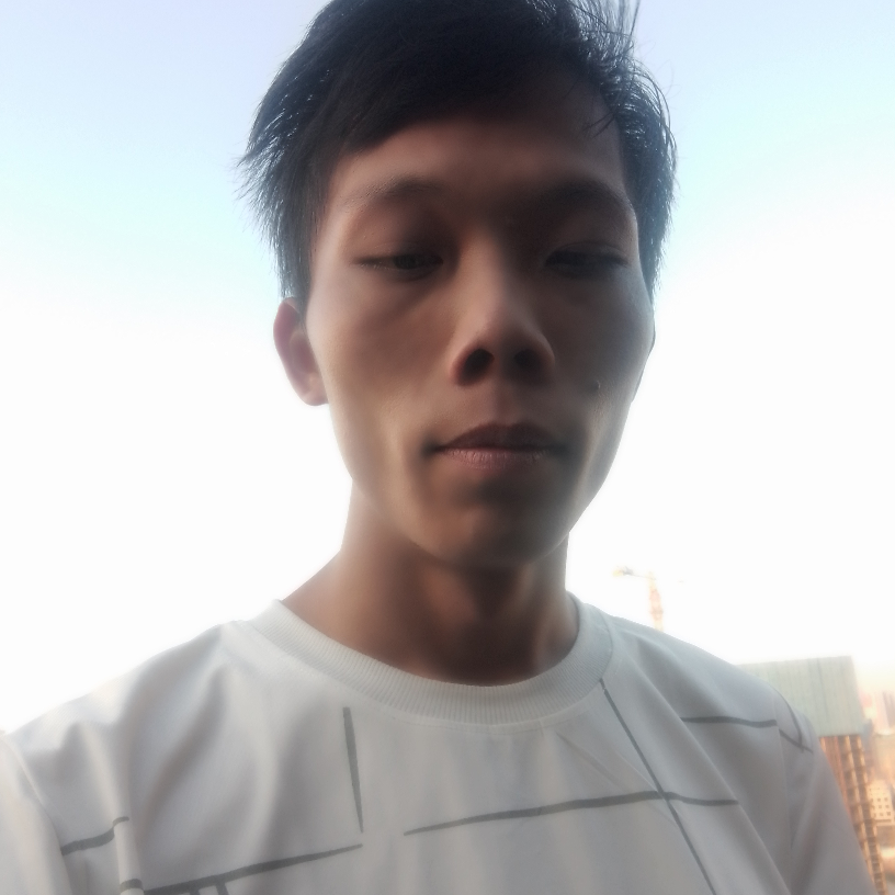 闪闪闻溪流的照片