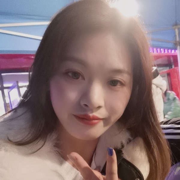 七分熟少女的照片