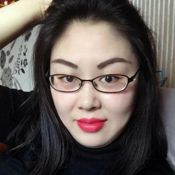 善良凝眸飞机的照片