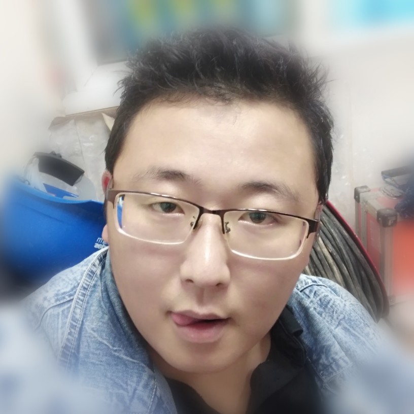 大胆闻蜜蜂的照片