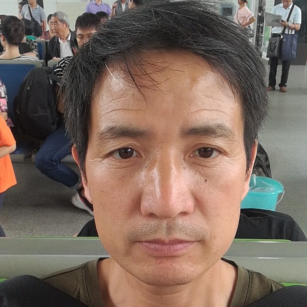 鞋子默默的照片