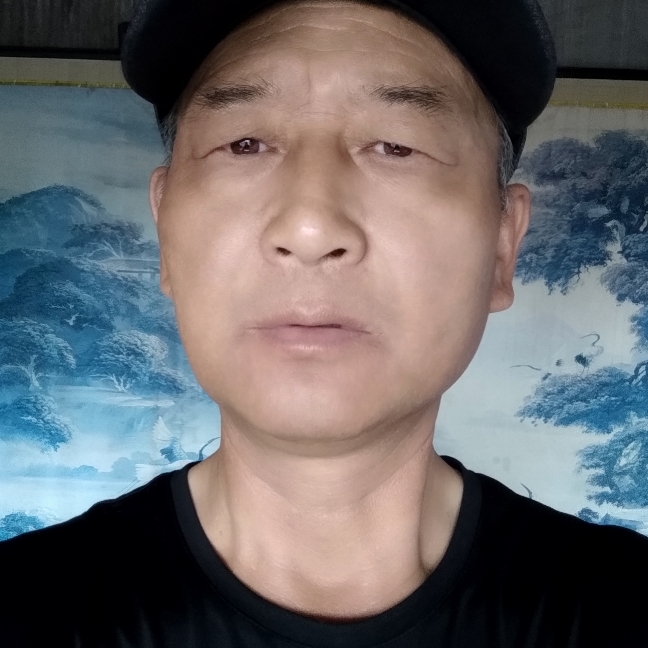 跳跃苦恋金鱼的照片
