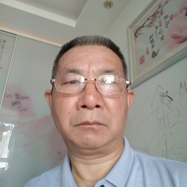 细心笑枫叶的照片