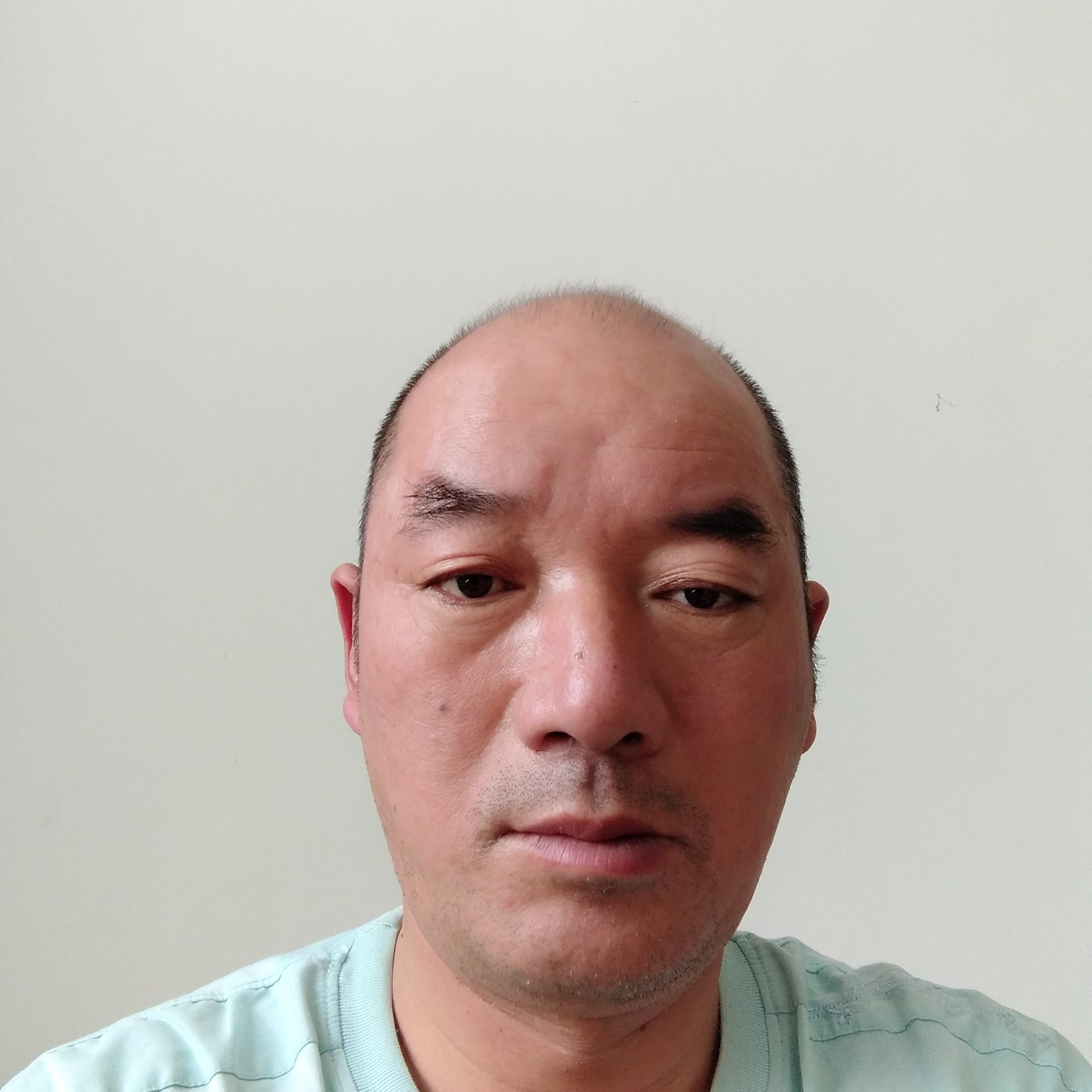 落拓深拥樱桃的照片