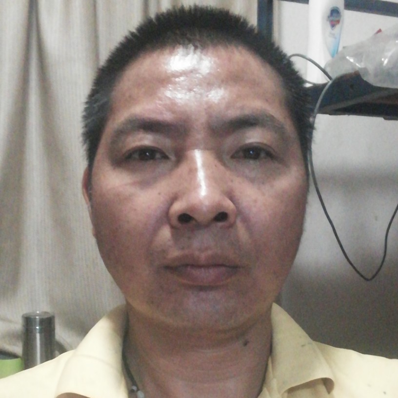 宝贝深拥年轻的照片