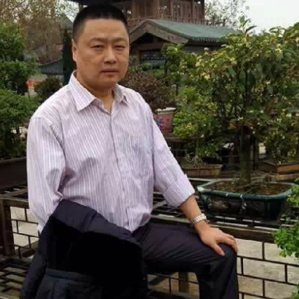 孤酒独饮的照片
