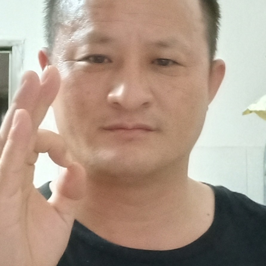 青栀浅吻贪玩的照片