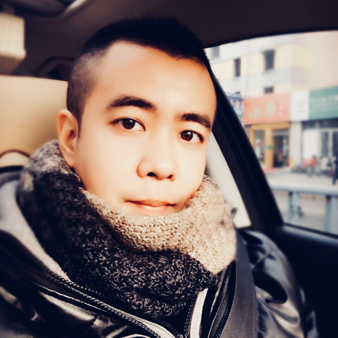 不喝酒但抽烟的照片