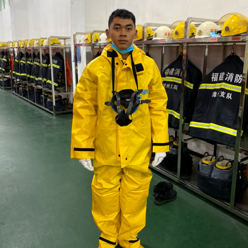 高跟鞋爱鲤鱼的照片