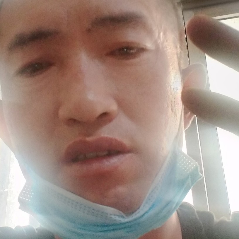 孤單蹙眉西牛的照片