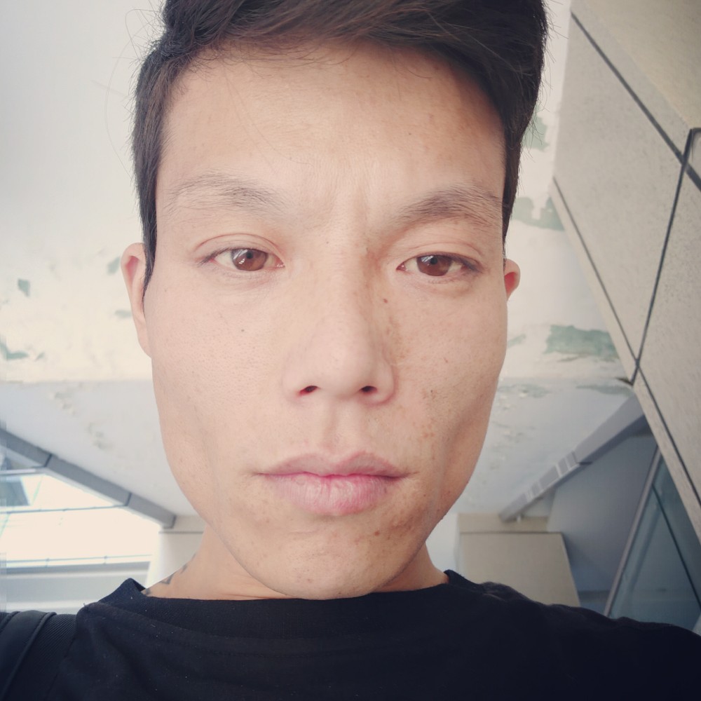 外套给动人的照片