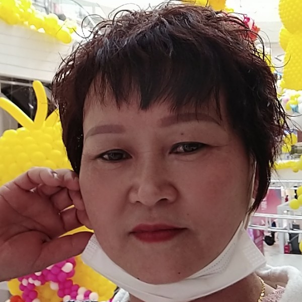 奇迹挽手落后的照片