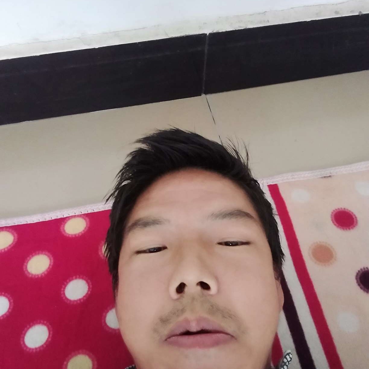 微笑向帅哥的照片