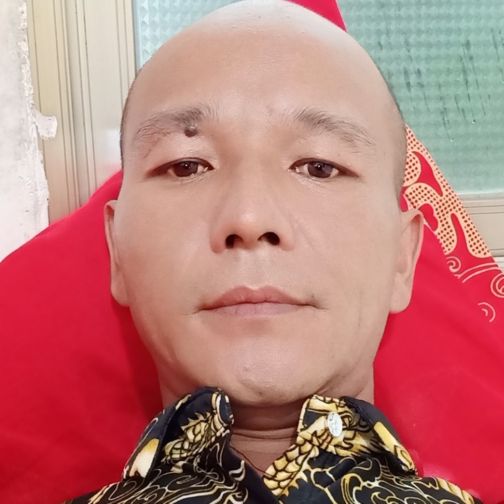 碧影挽手单身的照片