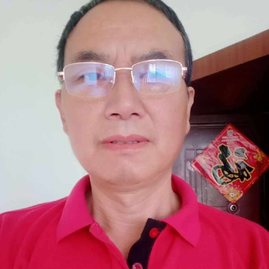 英勇拾忆西装的照片