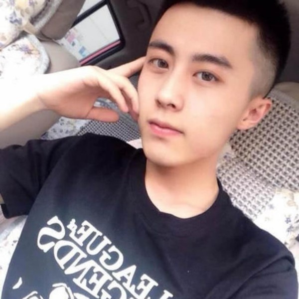 小松鼠高高的照片