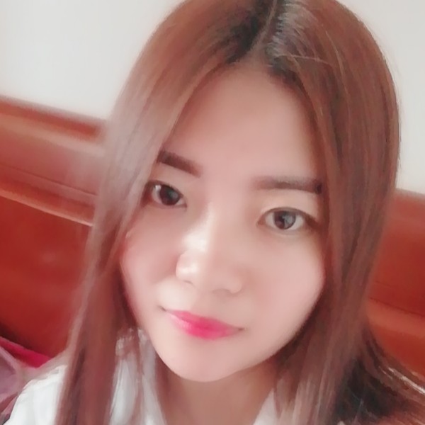 东京下雨，淋湿巴的照片