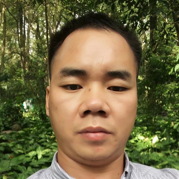 真淳打草莓的照片