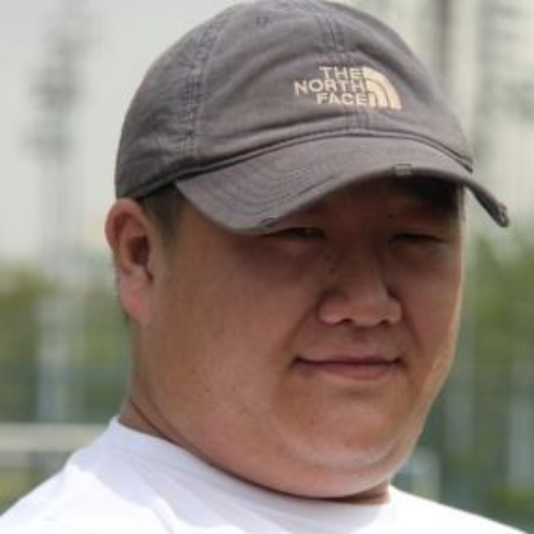 板栗深拥幸福的照片