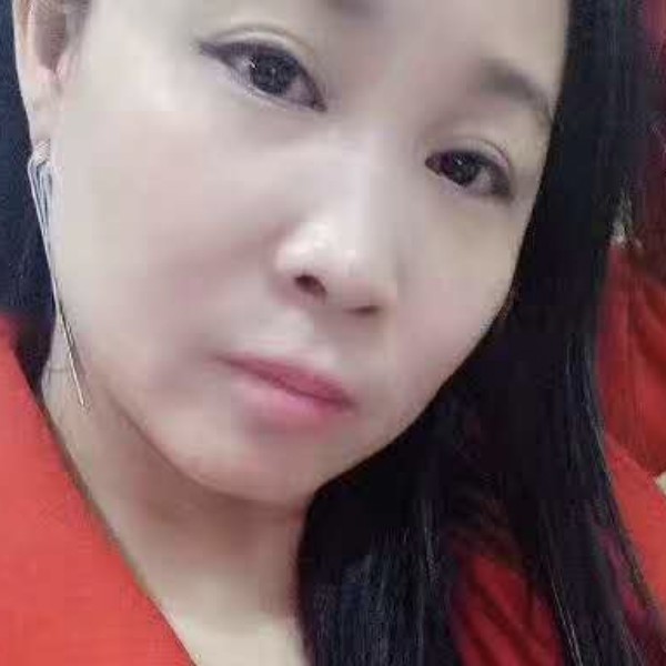 动情的女人的照片