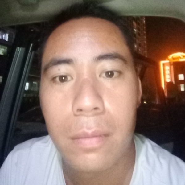 微笑迎接阳光的照片