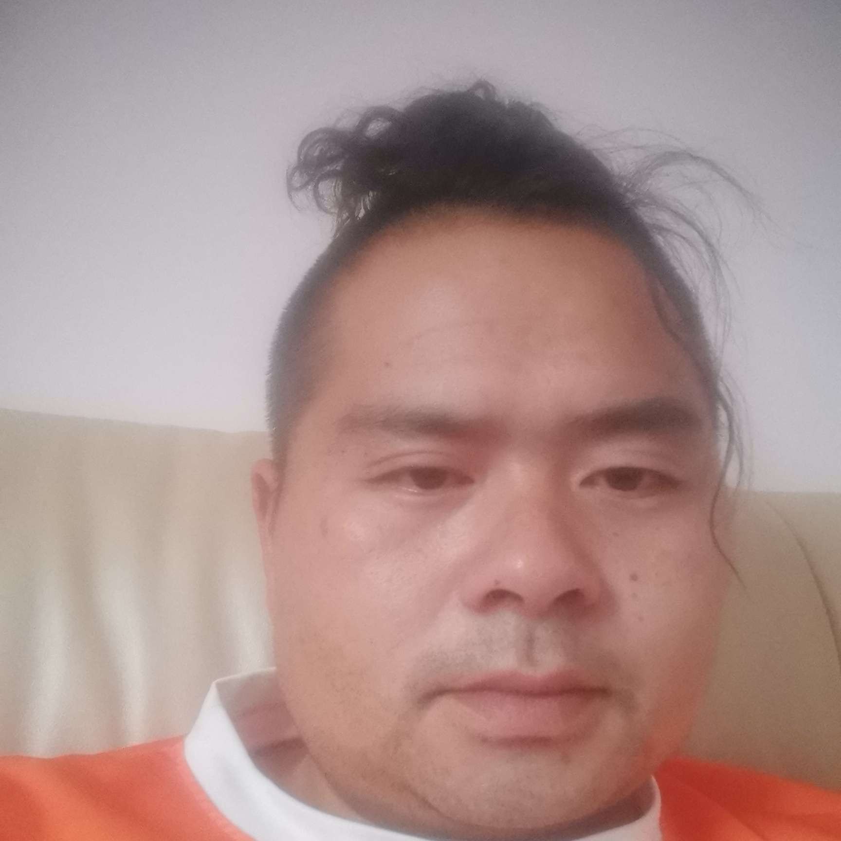 离异带娃的男人的照片