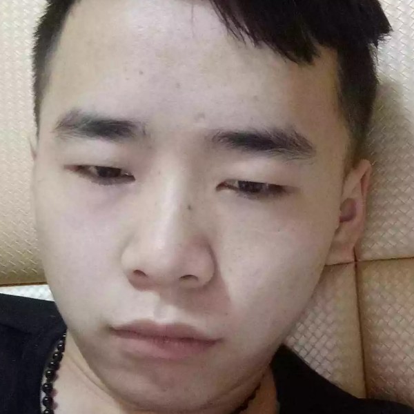 眼睛和爱听歌的照片