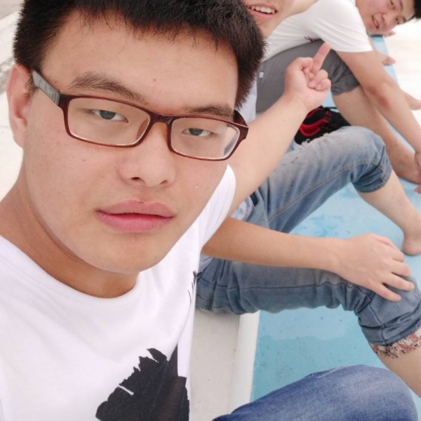 凡笙歌的照片