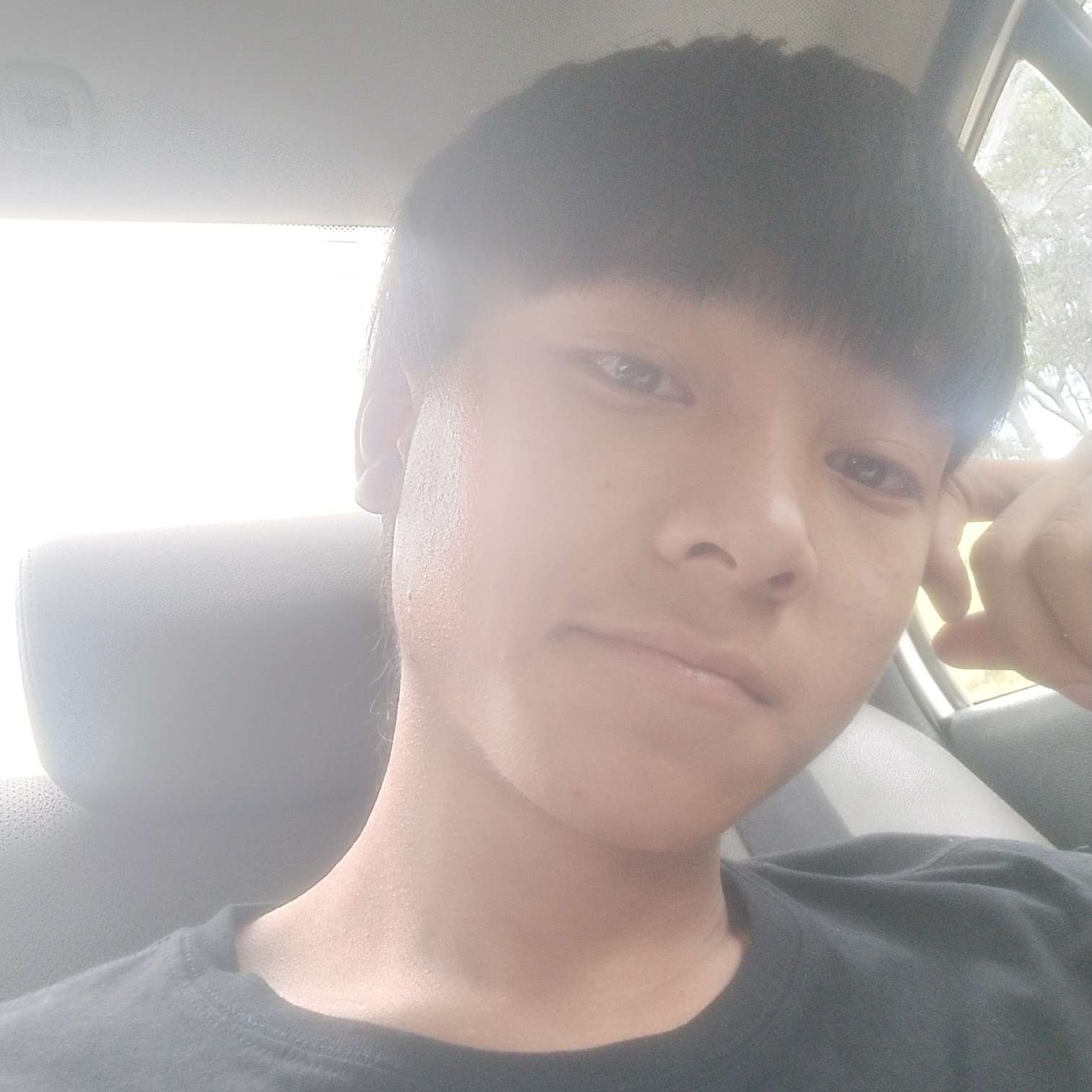 16岁小男孩的照片