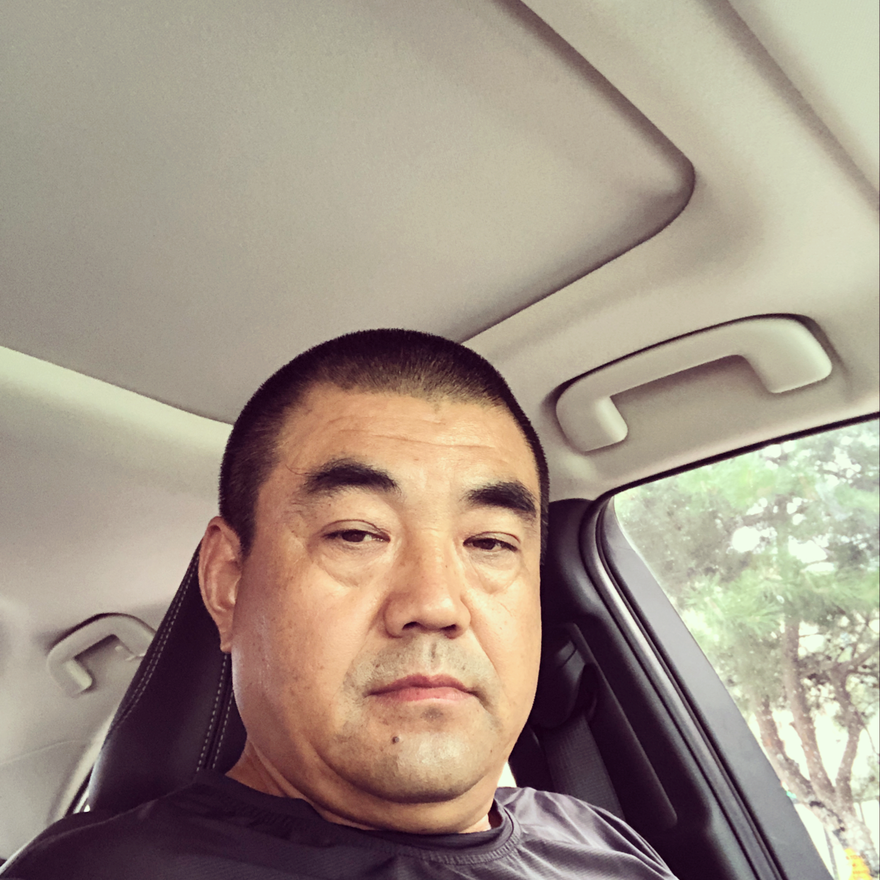 懦弱踢月亮的照片