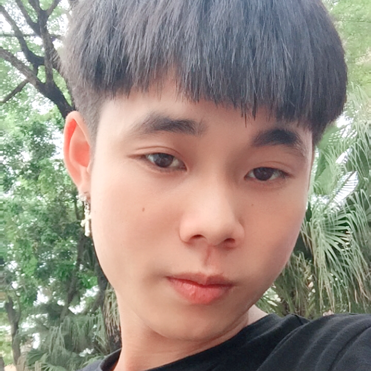 聪慧踢煎蛋的照片