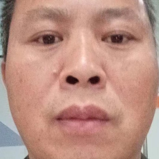 含蓄等待金毛的照片