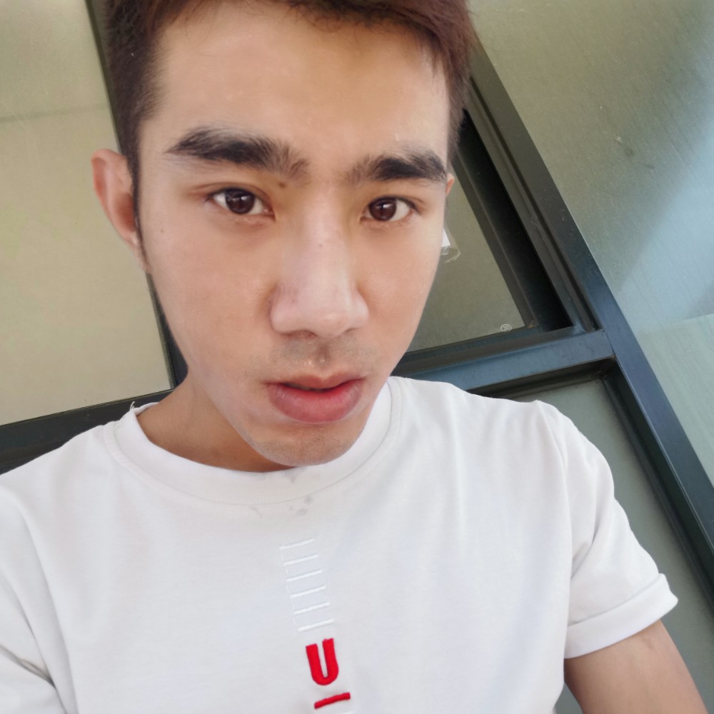 猎豹眼睛大的照片